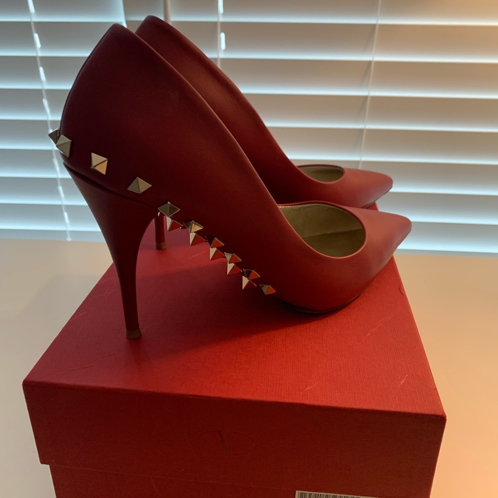 Valentino 100MM Jaw Stud Pumps